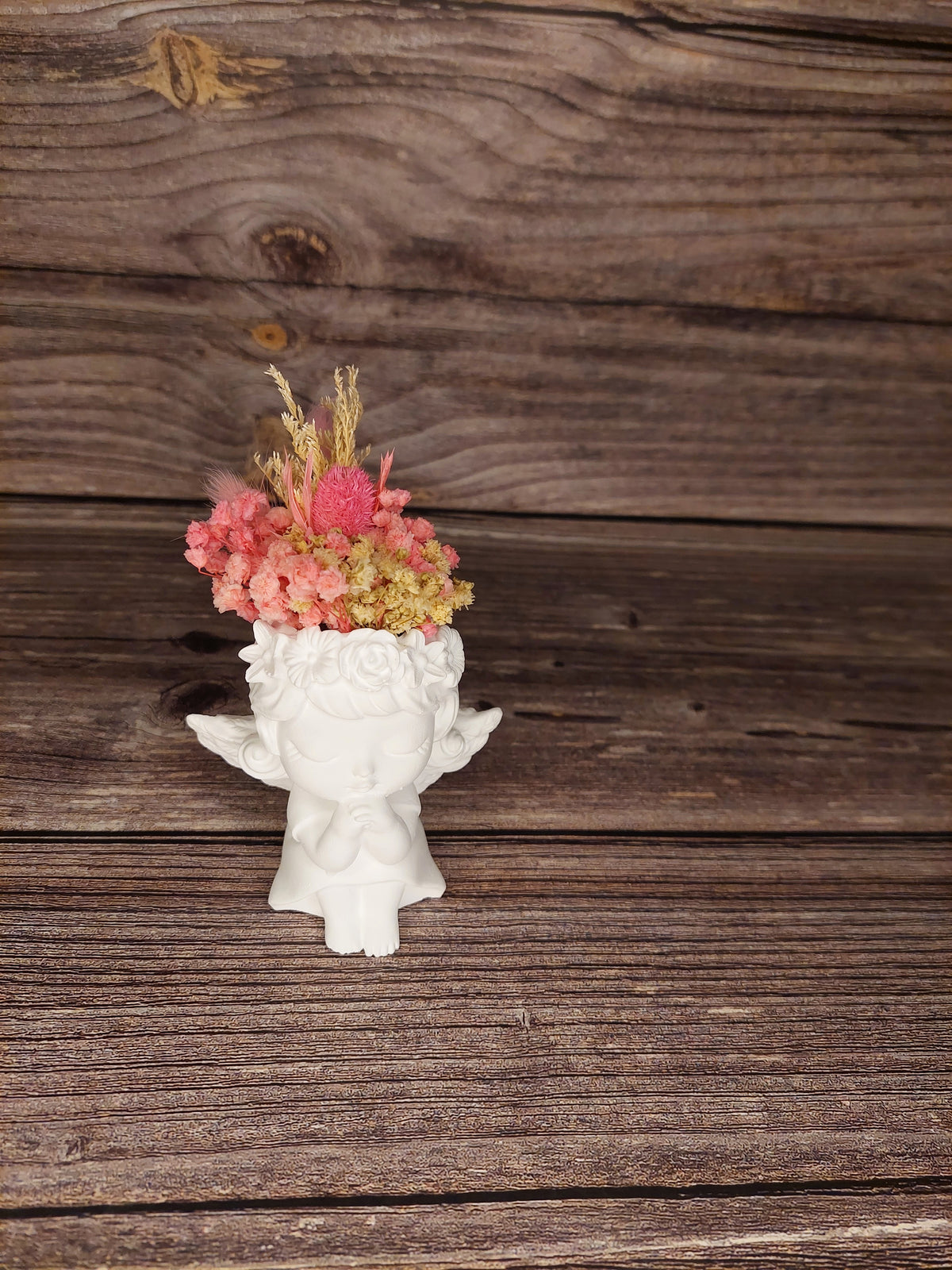 Schutzengel mit Trockenblumen