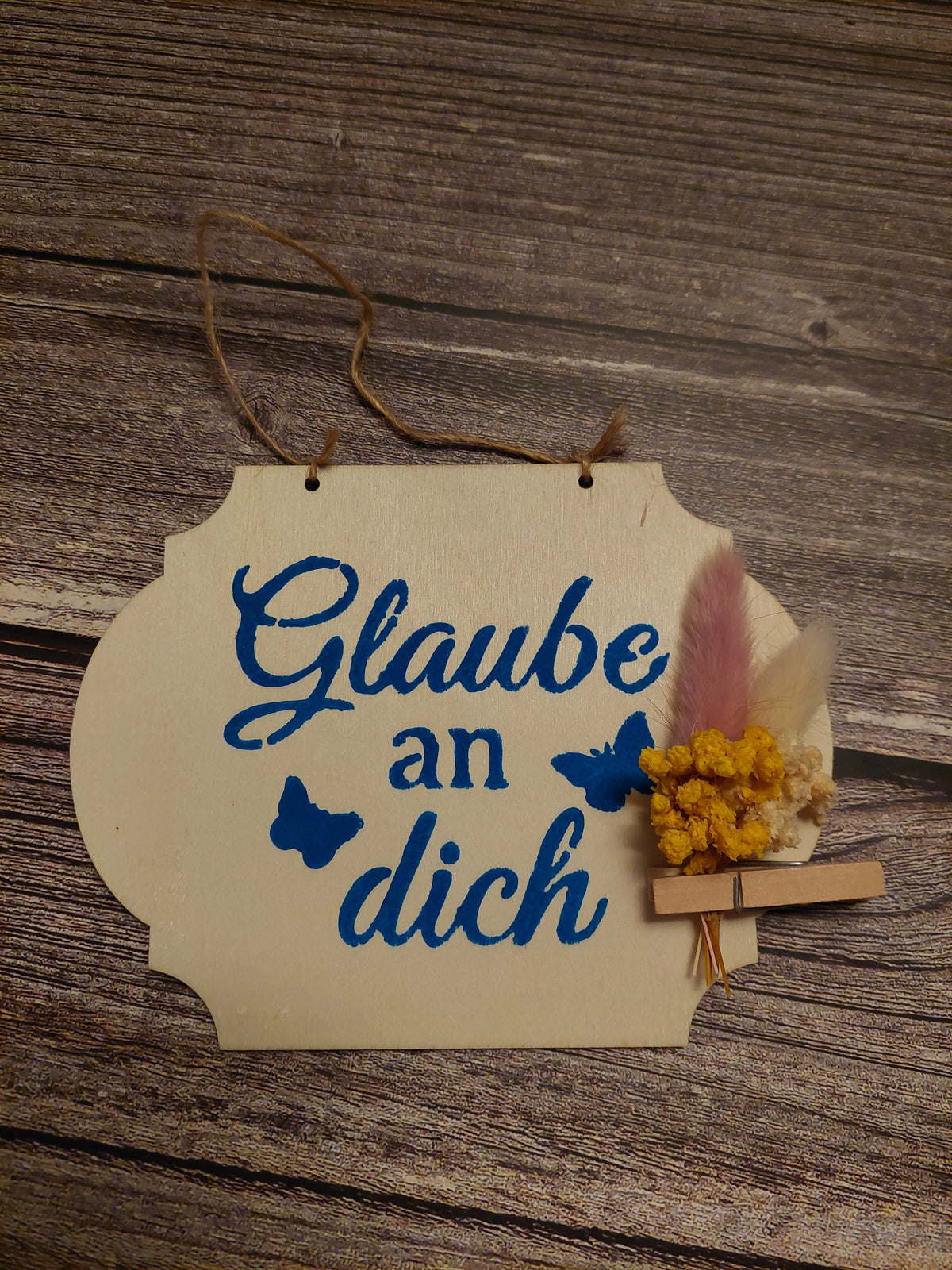 Holzschild mit Trockenblumen & Spruch
