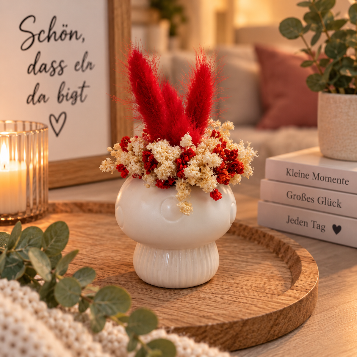 Pilz mit Trockenblumen