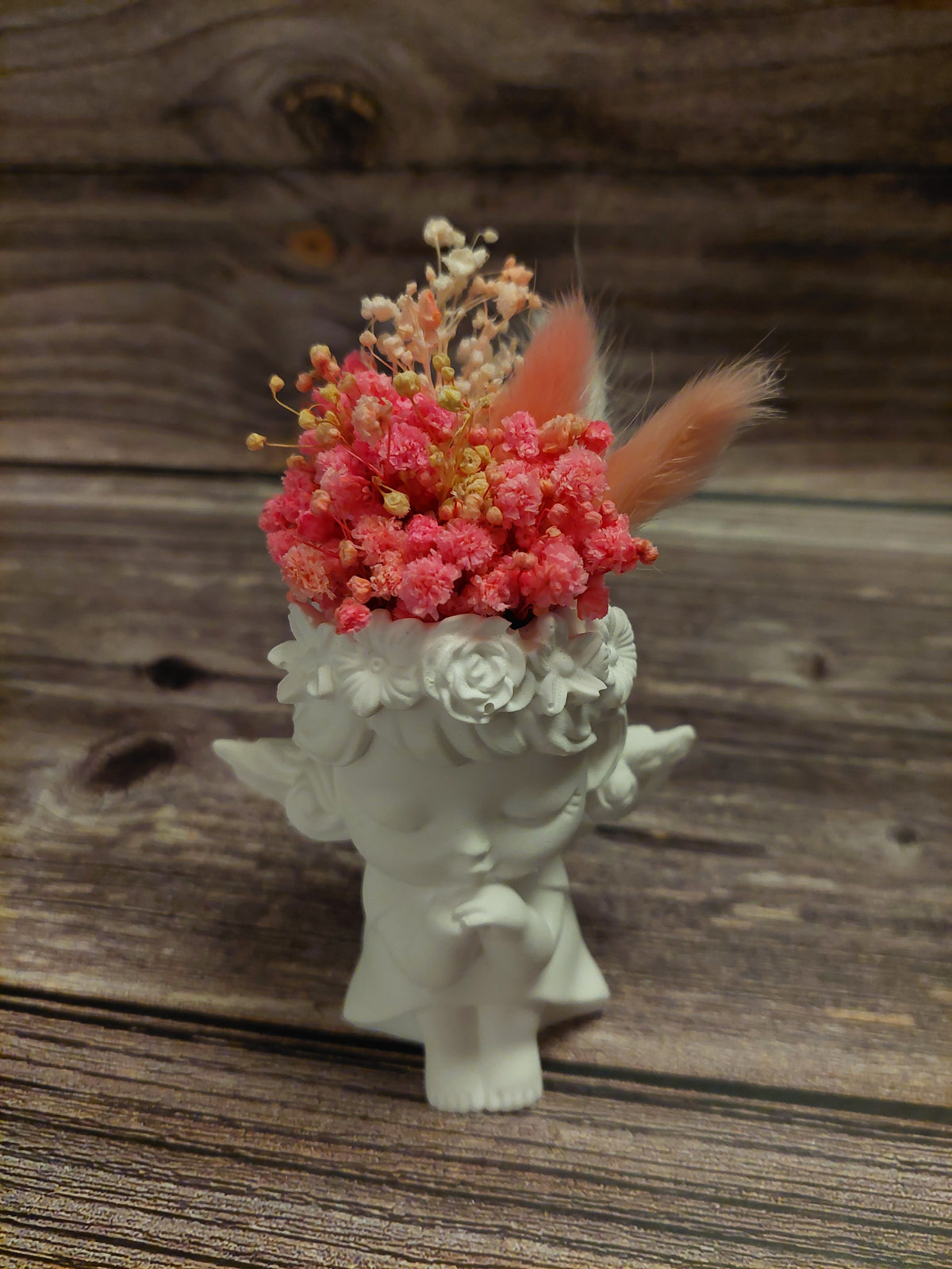 Schutzengel mit Trockenblumen