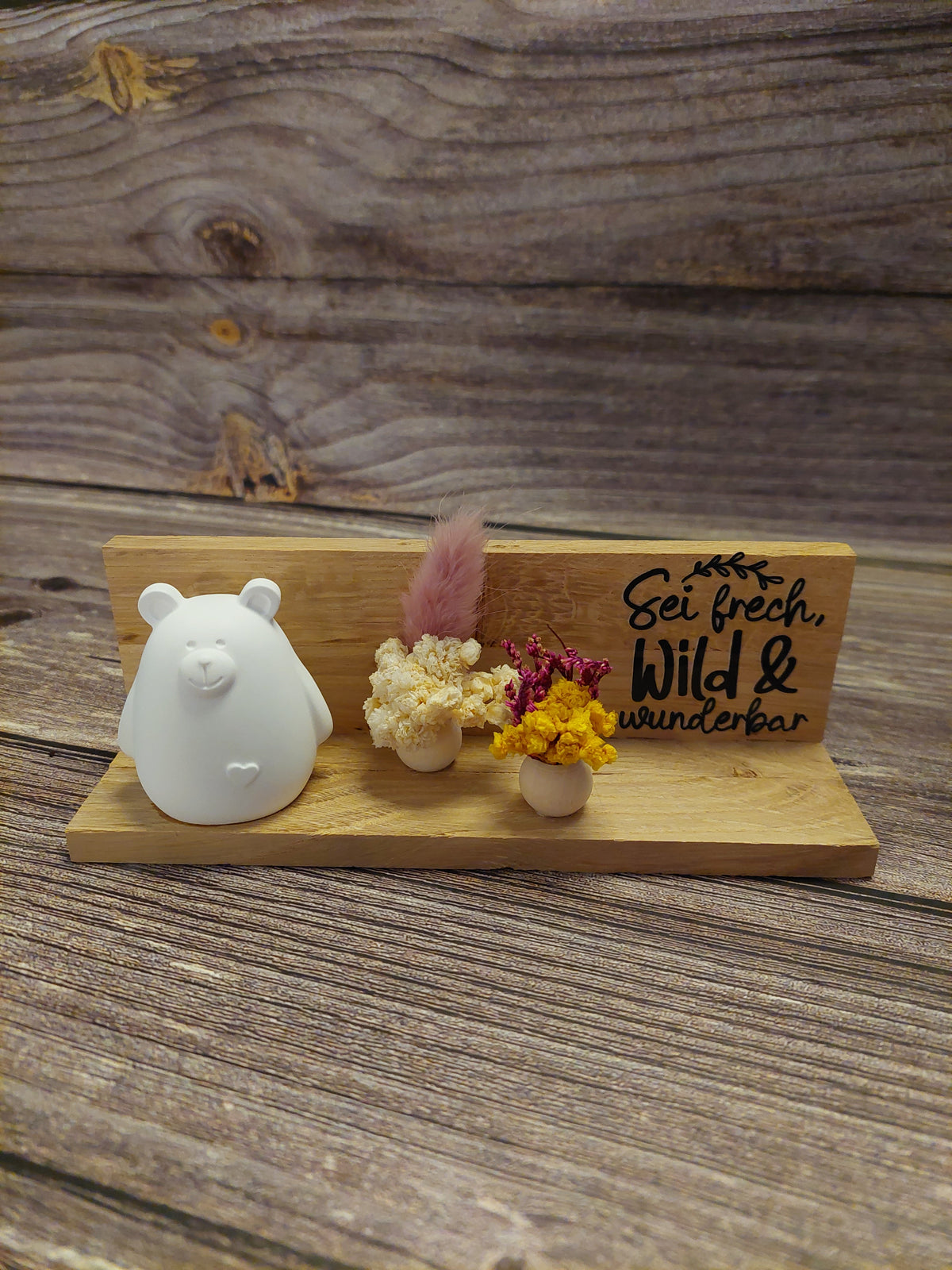 Holz-Dekoaufsteller mit Figur & Trockenblumen