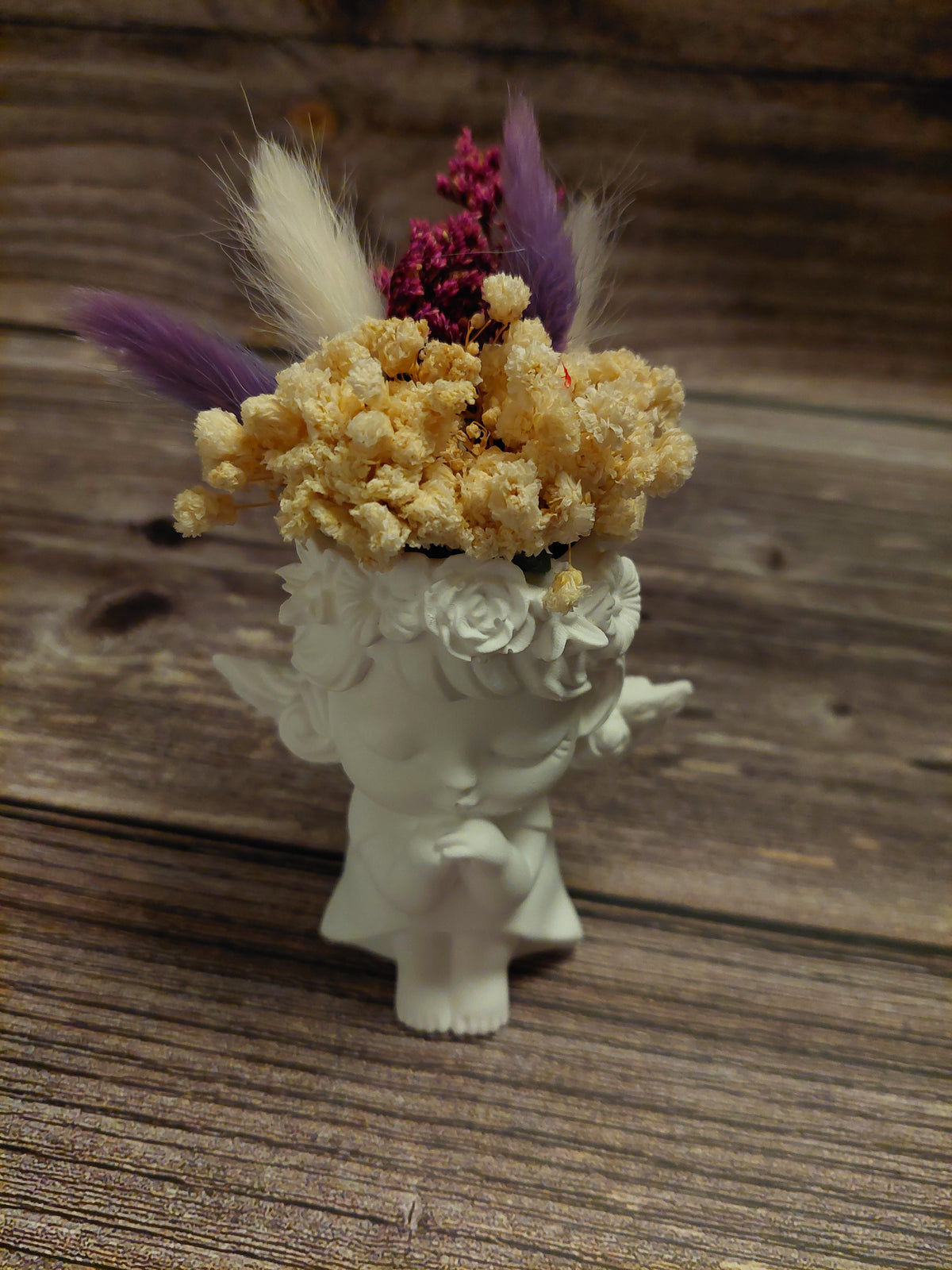 Schutzengel mit Trockenblumen